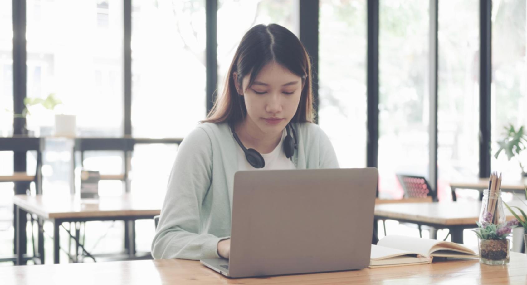 Ambiente de aprendizaje profesional con materiales educativos